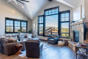 Luxurious 4BR with Hot Tub and Stunning Mountain Views Breckenridge